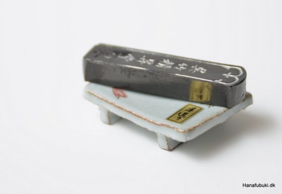 sumi-e tusch og holder