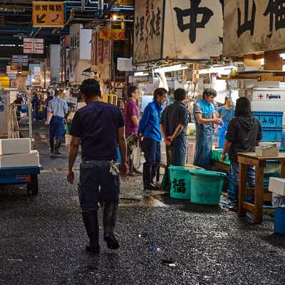 tsukuji-indre-og-ydre-fiskemarked-tokyo