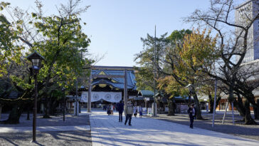 https://pov.international/yasukuni-japans-utilnaermelige-mindelund/
